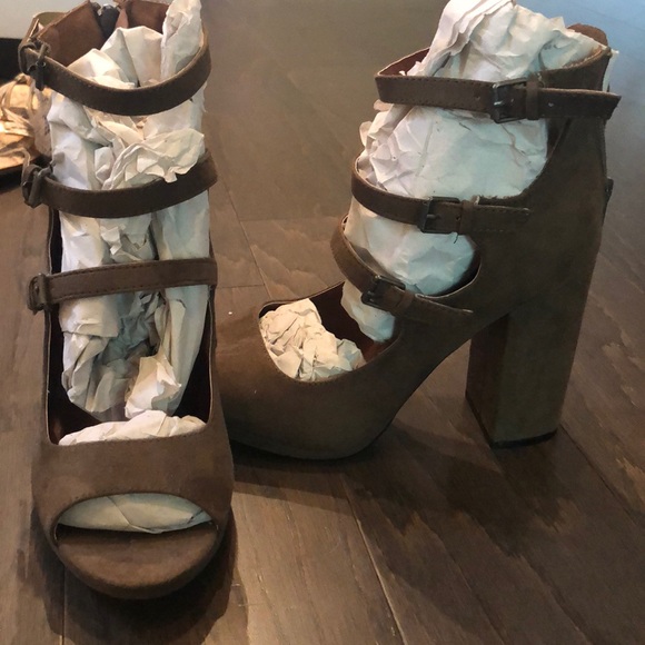 NWOB Qupid Strappy Heels - Picture 2 of 5